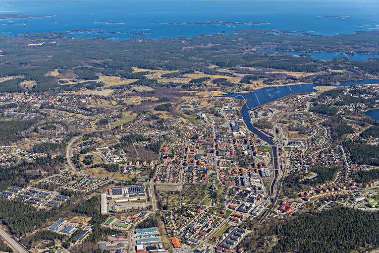 aerial photo, aerial photo, aerial photos, aerial photos, centre, drone aerial, drönarfoto, Halsingland, Inre hamnen, samhällen, sea, spring, städer, Söderhamn, Söderhamnsfjärden, Västra Berget