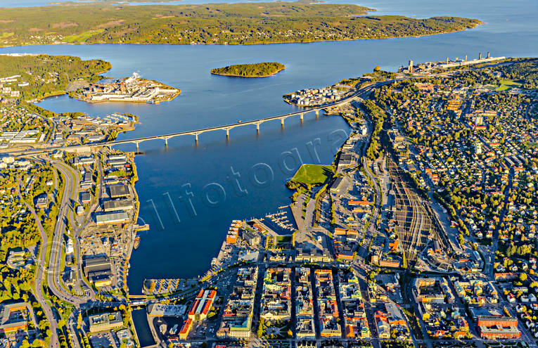 aerial photo, aerial photo, aerial photos, aerial photos, autumn, drone aerial, drönarfoto, Medelpad, städer, Sundsvall, Sundsvallsbron, Sundsvallsfjärden, Tjuvholmen