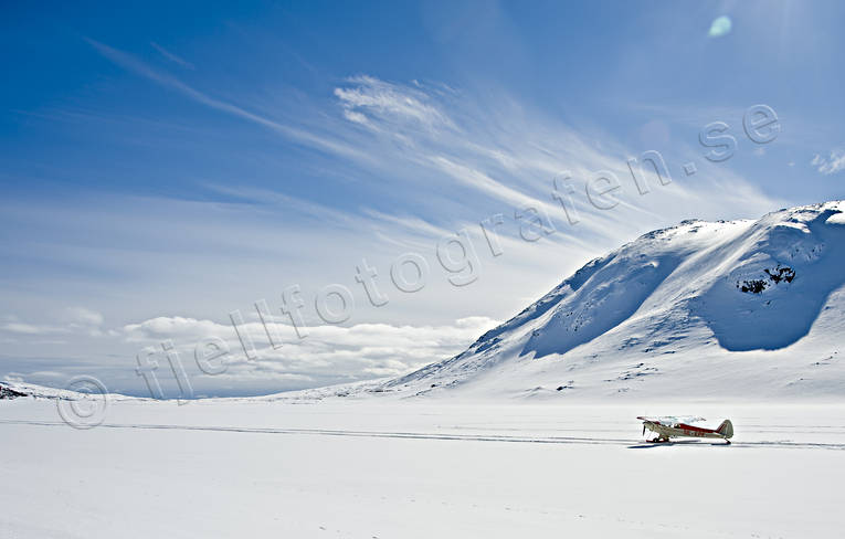 aeroplane, Cub, Dorrsjoarna, fly, Jamtland, landscapes, mountain, mountain flight, mountains, Oviksfjallen, Piper, ski flight, sports flights, sports plane, winter, winter flying