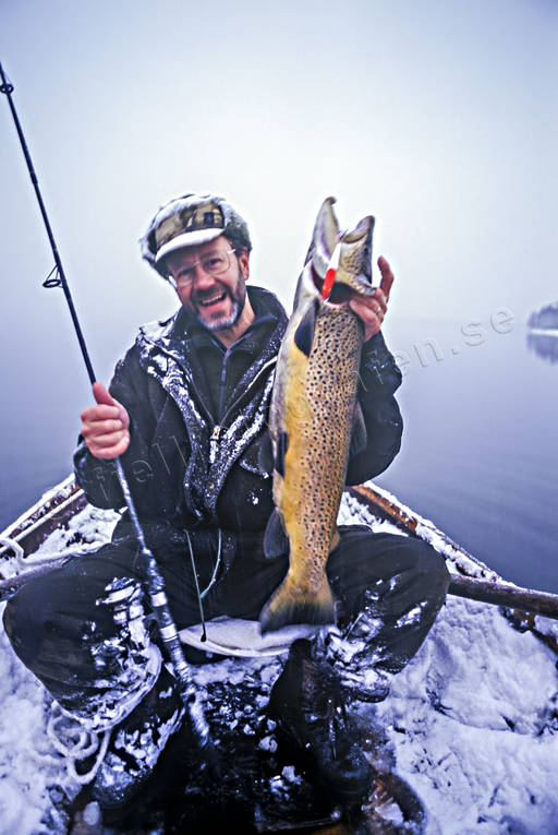 anglers, angling, boat fishing, fishing, Gev lake, gevsjring, insjring, reel, spin fishing, trout, trout fishing, winter fishing