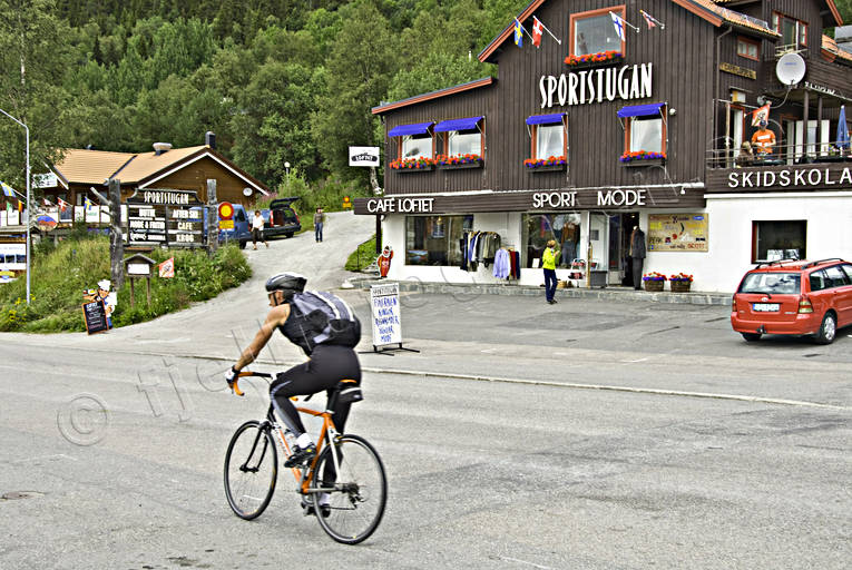bicyclist, bicyclists, bike, chalet, exercise, Funasdalen, Herjedalen, mountain village, outdoor life, samhllen, warehouse, shop, store