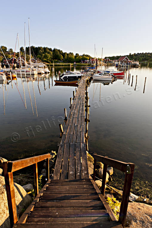 boats, bridge, coast, communications, engineering projects, lake, nature, port, sea, shipping, sky, Vstergtland, water