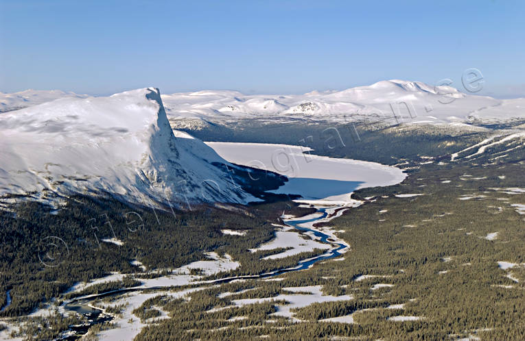 aerial photo, aerial photo, aerial photos, aerial photos, attestupa, Borga lake, Borgahallan, drone aerial, drnarfoto, landscapes, Lapland, mountain, mountain pictures, mountain slope, mountain-side, precipice, precipice  steep, Saxn, winter