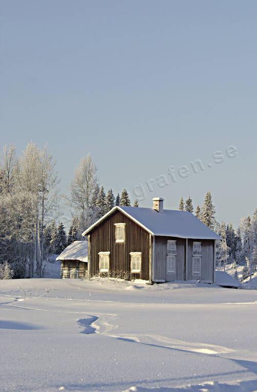 ambience, ambience pictures, atmosphere, buildings, cabins, christmas ambience, christmas card, cottage, countryside, deserted farm, engineering projects, Lapland, wasteland, winter