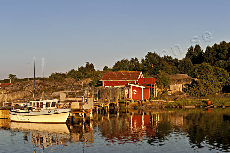 boat, boat-houses, bridge, buildings, coast, fishing, fishing boat, house, lake, nature, sea, shop, sky, Vstergtland