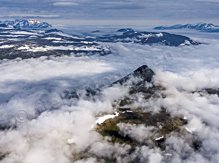 Fog at mountain Slugga aerial photo, aerial photo, aerial photos, aerial photos, cloud, drone aerial, drönarfoto, fjällbilder, holy, landscapes, Lapland, mountain, mountain top, Sieidi, Slugga, summer, Swedish Mountains