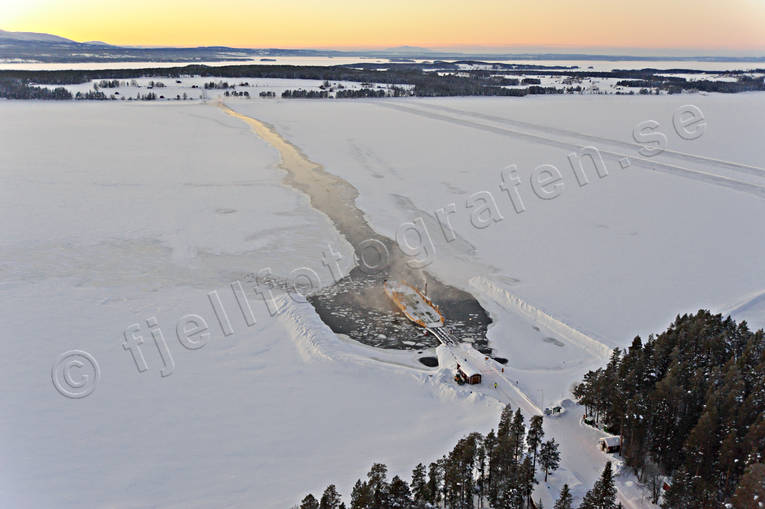 aerial photo, aerial photo, aerial photos, aerial photos, car ferry, drone aerial, drnarfoto, ferry, frjeled, frjelge, ison, ice iland, Jamtland, landscapes, Norderon, Sunne, winter