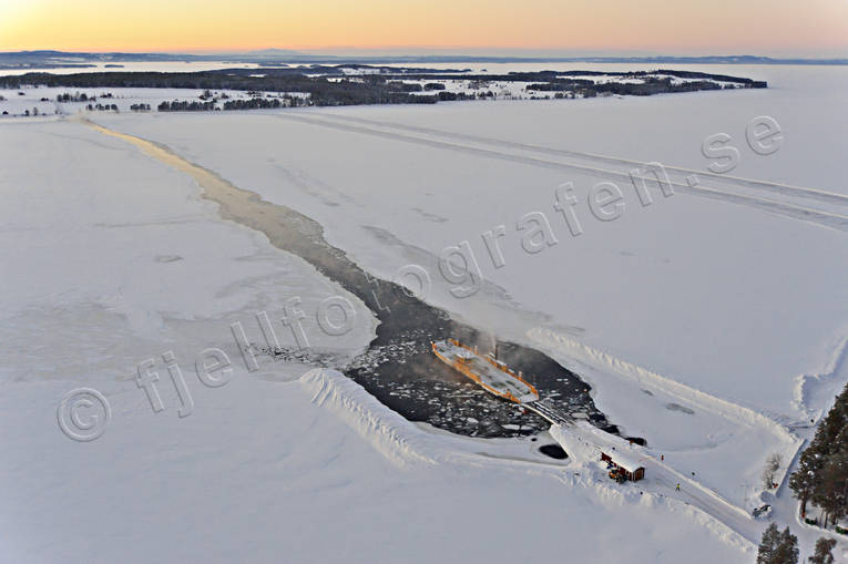 aerial photo, aerial photo, aerial photos, aerial photos, car ferry, drone aerial, drnarfoto, ferry, frjeled, frjelge, ison, ice iland, Jamtland, landscapes, Norderon, Sunne, winter