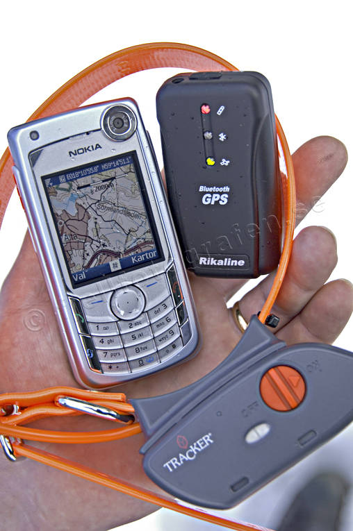 dog, dog searcher, equipment, GPS, hunting, jaktutrustning, locating, necklace, Nokia, telephone