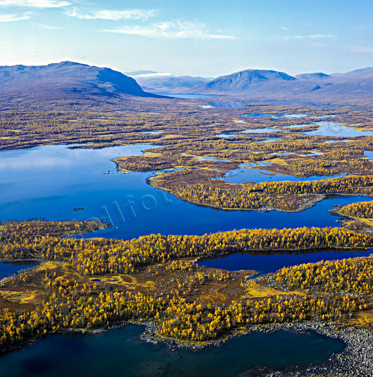 aerial photo, aerial photo, aerial photos, aerial photos, autumn, autumn colours, Bartaure, Bartaurluspe sameviste, drone aerial, drnarfoto, Gabdok, Jackvik, Kalto, Kietsekaise, landscapes, Lapland, mountain, mountain lake, mountain pictures, Tskka, Vilitsavon