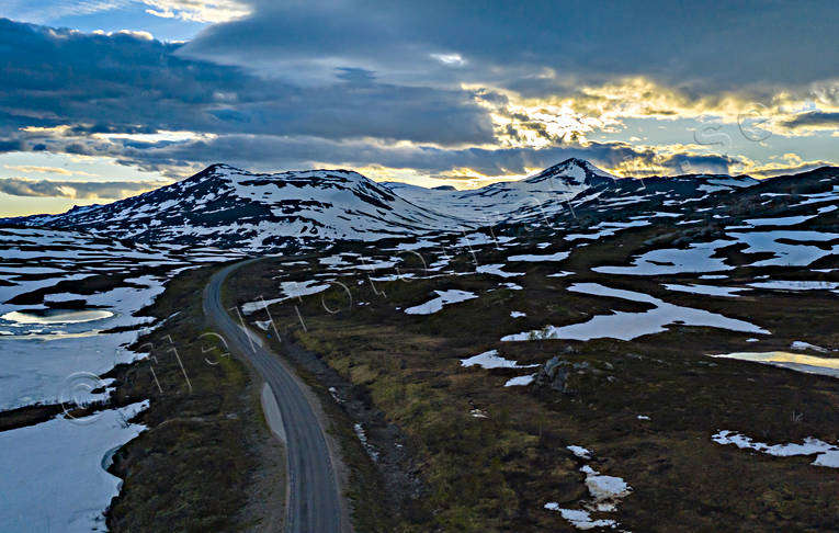 aerial photo, aerial photo, aerial photos, aerial photos, Barents vg, drone aerial, drnarbild, drnarfoto, grnsfjll, landscapes, Lapland, Mierkenis, mountain, snow melt, spring, vg 95