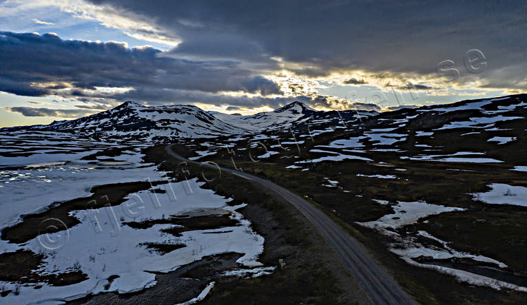 aerial photo, aerial photo, aerial photos, aerial photos, Barents vg, drone aerial, drnarbild, drnarfoto, grnsfjll, landscapes, Lapland, Mierkenis, mountain, snow melt, spring, vg 95