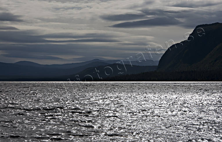 ambience, ambience pictures, atmosphere, backlight, glitter, glittrande, lake, landscapes, Lapland, mountain, mountain, Saggat, summer, vatten, water, waves