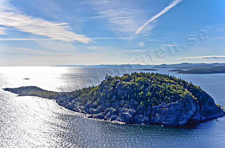 aerial photo, aerial photo, aerial photos, aerial photos, Angermanland, attraction, attractions, buildings, coast, drone aerial, drnarfoto, fyrvaktarstlle, hga kusten, Hgbonden, Hgbondens, Hgbondens Fyr, installations, islands, kobbe, landscapes, lighthouse, lighthouse tower, nature, sea, solitary, unfrequented, lonely, summer, summer day, utflyktsml, water
