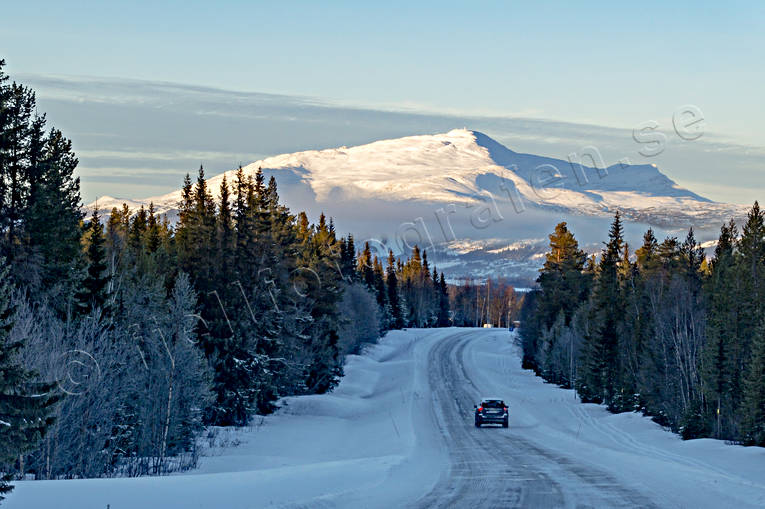 Areskutan, communications, highway, Jamtland, land communication, landscapes, mountain top, mountains, road, vintertrafik, winter, winter road, winter tourism