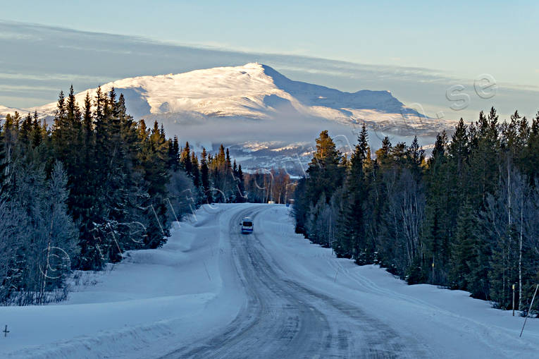 Areskutan, communications, highway, Jamtland, land communication, landscapes, mountain top, mountains, road, vintertrafik, winter, winter road, winter tourism