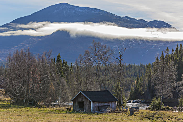 alpine, alpine landscape, ambience pictures, atmosphere, autumn, autumn colours, autumn morning, banks of mist, barn, dimbank, Enafors, Enaforsholm, Enan, fog, hgfjllen, Jamtland, landscapes, mist, mountain, mountain peaks, mountain top, mountains, nature, river, season, seasons, Snasa Mountains, Snasen, Storsnasen, stmmning