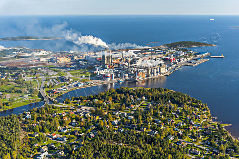 aerial photo, aerial photo, aerial photos, aerial photos, Angermanland, Dombcksn, drone aerial, drnarfoto, factory, Husum, Husn, installations, kustnra, Mets Board, papermill, pulp factory, pulp industry, wood pulp industry, reningsverk, Rgn, samhllen, summer, woodpulp, paper pulp, paper wood