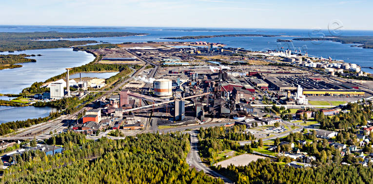 aerial photo, aerial photo, aerial photos, aerial photos, autumn, drone aerial, drnarfoto, Grsren, Hertsfjrden, industrial area, installations, jrnverk, landscapes, Lulea, North Bothnia, samhllen, Sandfjrden, Svart, Svartstaden