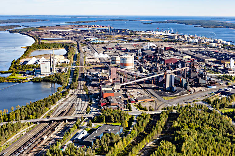 aerial photo, aerial photo, aerial photos, aerial photos, autumn, drone aerial, drnarfoto, Grsren, Hertsfjrden, industrial area, installations, jrnverk, landscapes, Lulea, North Bothnia, samhllen, Sandfjrden, Svart, Svartstaden