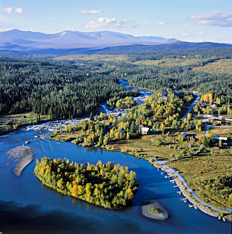 aerial photo, aerial photo, aerial photos, aerial photos, autumn, autumn colours, drone aerial, drnarfoto, fjllbilder, Gamajhk, Kamajakka, Kvikkjokk, landscapes, Lapland, mountain, Saggat, Sarek, Swedish Mountains