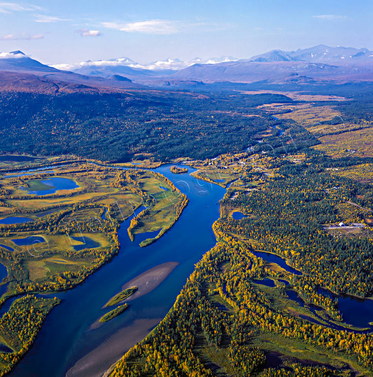 aerial photo, aerial photo, aerial photos, aerial photos, autumn, autumn colours, drone aerial, drnarfoto, Kamajakka, Killingholmen, Kvikkjokk, landscapes, Lapland, mountain, mountain pictures, national park, national parks, Saggat, samhllen, Sarek