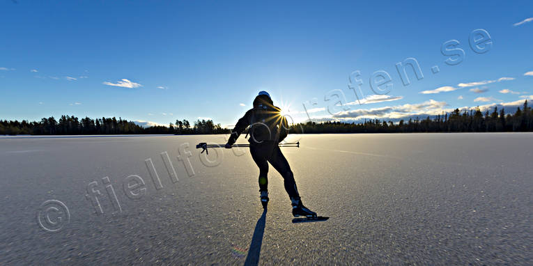 bay floe, Black Lakes, long-distance skating, novemberis, skate, skater, skating, winter, winter sport, äventyr