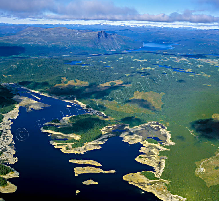 aerial photo, aerial photo, aerial photos, aerial photos, beach, drone aerial, drönarfoto, electricity production, environment, environmental influence, hydropower, hydroelectric, landscapes, Lapland, mountain pictures, pollution, reglerad, shore, Stordabb lake, summer, uttorkad, vattenreglering, water chamber, water level