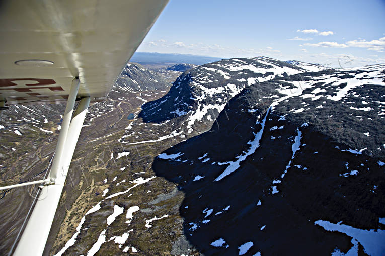 aerial photo, aerial photo, aerial photos, aerial photos, drone aerial, drnarfoto, Jamtland, landscapes, Lunndorrsfjallen, Lunndorrspasset, mountain valley, mountains, snow melt, spring