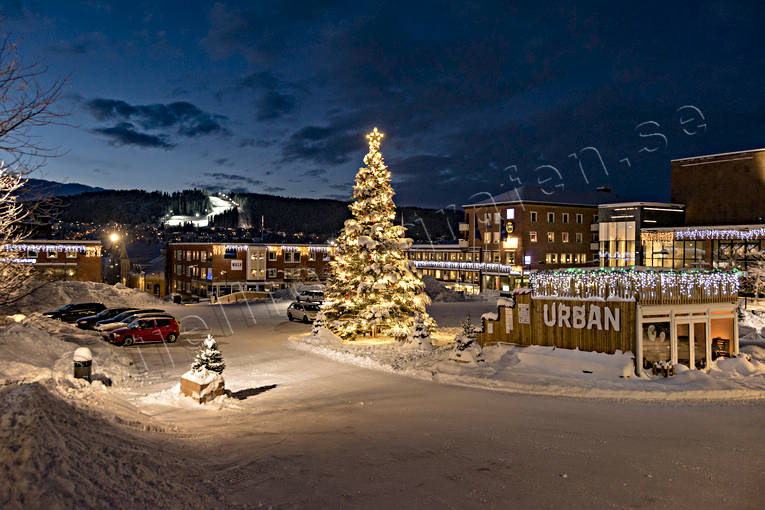 ambience, ambience pictures, atmosphere, christmas ambience, city, evening, Jamtland, julgran, Main Square, Ostersund, snow, square, square, stder, winter, winter ambience, winter's night