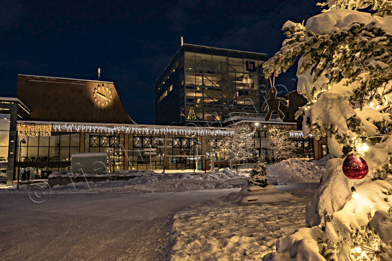 ambience, ambience pictures, atmosphere, christmas ambience, city, evening, Jamtland, julgran, kontor, Lnsfrskringar, Main Square, Ostersund, snow, square, square, stder, winter, winter ambience, winter's night