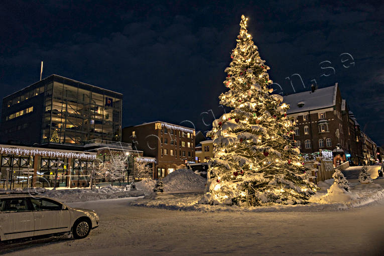 ambience, ambience pictures, atmosphere, christmas ambience, city, evening, Jamtland, julgran, kontor, Lnsfrskringar, Main Square, Ostersund, snow, square, square, stder, winter, winter ambience, winter's night