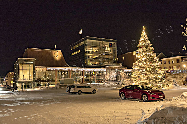 ambience, ambience pictures, atmosphere, christmas ambience, city, evening, Jamtland, julgran, kontor, Lnsfrskringar, Main Square, Ostersund, snow, square, square, Storsjteatern, stder, winter, winter ambience, winter's night