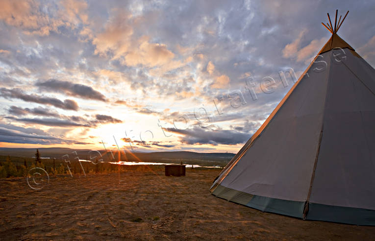 buildings, evening sun, Gallivare, Jukkasjarvi, Lapland, midnattssol, samiskt tlt, sommarbild, sun, sunset, tent, tent teepee, tipi, Vassaratrsket, view