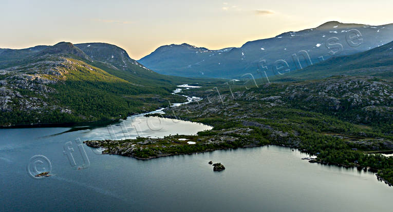 Miehkak hunting and fishing camp aerial photo, aerial photo, aerial photos, aerial photos, autumn, drone aerial, drönarfoto, fishing camp, fjällbilder, Gattsatjv, Gärrajvve, jaktcamp, landscapes, Lapland, Makak, Miekak, Pite river, summer, Swedish Mountains