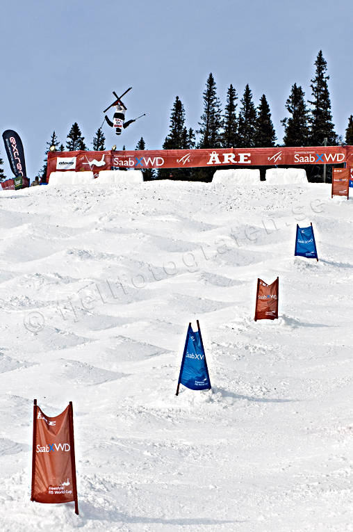 Are, arena, competition, down-hill running, humps skiers, jump, mogul, skier, skies, skiing, snow-spray, speed, sport, track, tvlingsomrde, winter