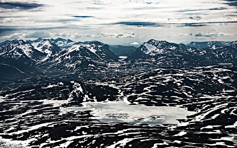 aerial photo, aerial photo, aerial photos, aerial photos, drone aerial, drönarbild, drönarfoto, landscapes, Lapland, national park, Njoatsosvagge, Rissajavrre, Sarek, snow melt, summer