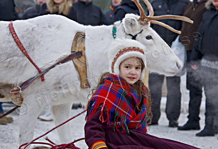 ackja, children, culture, girl, Jokkmokk, Jokkmokks Marknad, market, reindeer sleigh, renrajd, saami girl, saami outfit, saami person, samhällen, sami culture, sledge, vintermarknad