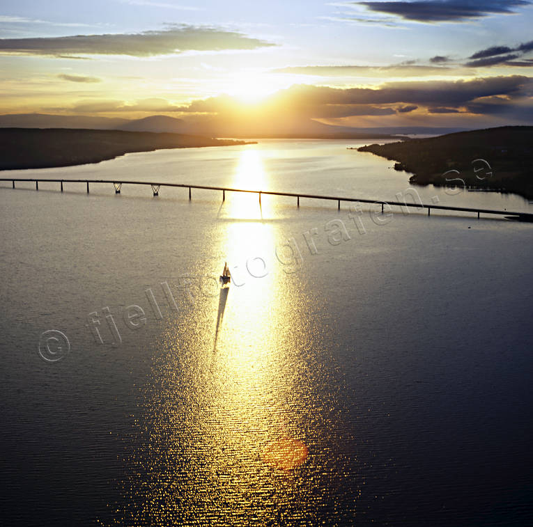 aerial photo, aerial photo, aerial photos, aerial photos, ambience, ambience pictures, atmosphere, bridge, bridges, canvastavla, drone aerial, drnarbild, drnarfoto, evening, Fototavla, Great Lake, Jamtland, landscapes, Ostersund, sail, sailing-boat, solblnk, stder, summer, sunset, tavla, Vallsund Bridge, Vallsundet