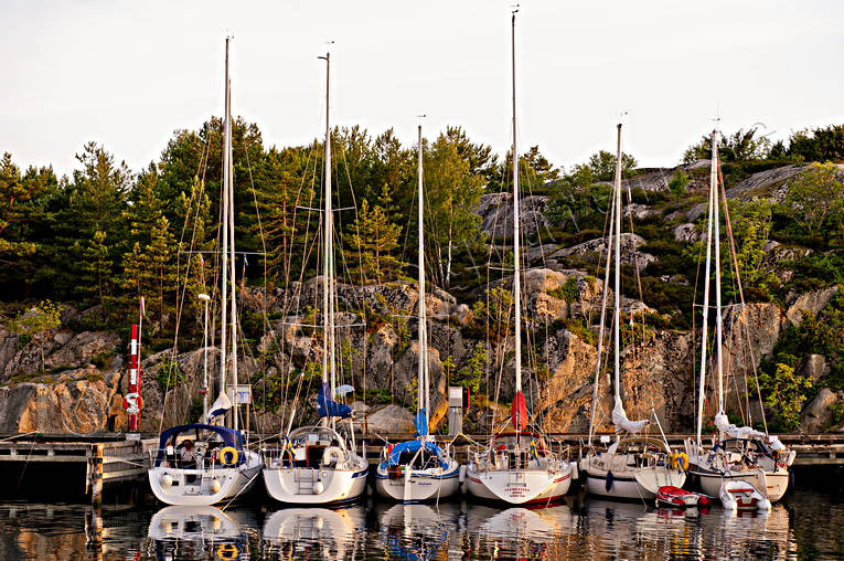 boats, Bohuslän, coast, communications, naturhamn, port, Resö, sailing boats, sea, seasons, summer, vatten, water