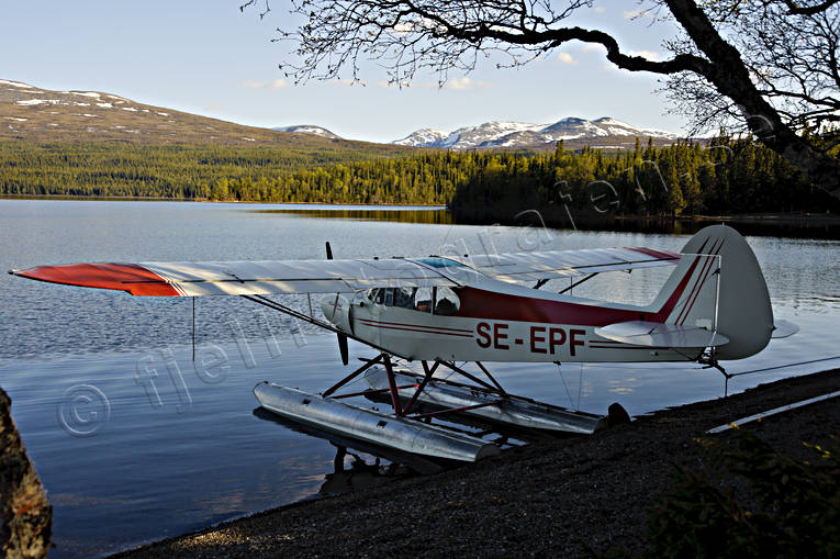 aeroplane, Ann lake, aviation, Bunnerviken, communications, Cub, Jamtland, Piper, seaplane, seaplane