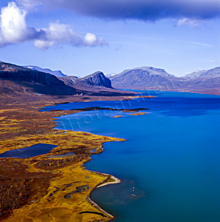 Sitojaure and Tjålepakte aerial photo, aerial photo, aerial photos, aerial photos, Akanjarka, autumn, autumn colours, drone aerial, drönarfoto, landscapes, Lapland, mountain pictures, national parks, Sarek, Sitojaure, Skammapakte, Tjålenjarka, Tjålepakte