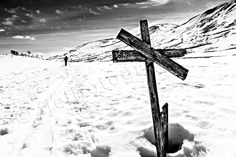 backcountry skiers, kors, mountain, nature, outdoor life, ski touring, sport, track cross, tracks, Ulldalen, winter, ventyr