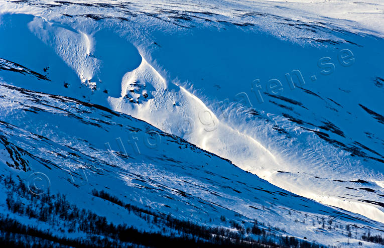 bckravin, Dagarlbdd, landscapes, Lapland, mountain, Sitojaure, snow cornices, snowdrift, snowpack, winter