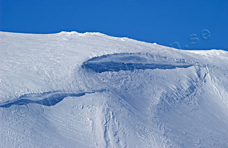 avalanche, avalanche, avalanche risk, Jamtland, landscapes, mountain, mountain slope, snow, snow cornice, snow cornices, snowpack, winter