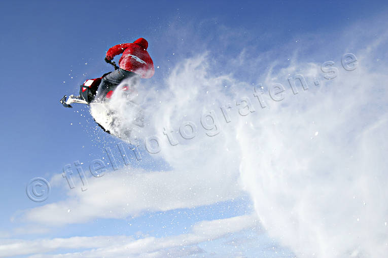 Snowmobile_jumps_@haw-1025.jpg
