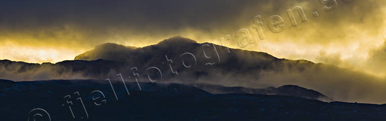 alpine landscape, ambience, atmosphere, banks of mist, cloudy sky, dimbank, evening, evening light, Jamtland, landscapes, mountain, mountain top, mountains, nature, sky, Stenfjllet, sun, sunrays, sunset