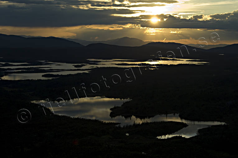 aerial photo, aerial photo, aerial photos, aerial photos, ambience, ambience pictures, Anaris, Anaris Mountains, atmosphere, drone aerial, drnarfoto, dusk, evening, Jamtland, lake, lakes, landscapes, mountain lake, mountain lakes, Storslitingarna, summer