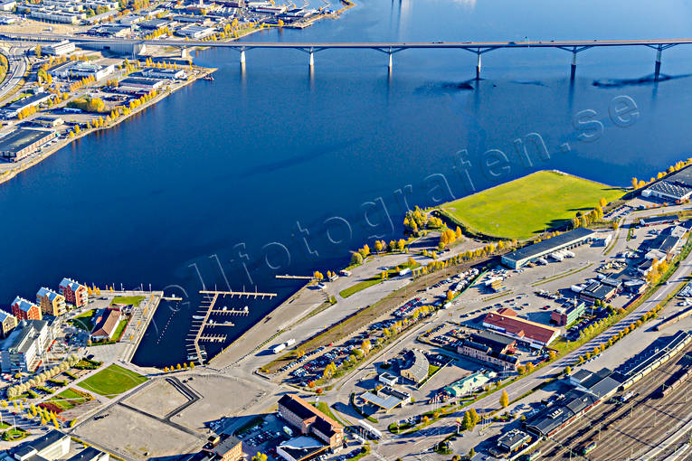 aerial photo, aerial photo, aerial photos, aerial photos, autumn, bridge, drone aerial, drönarfoto, Medelpad, städer, Sundsvall, Sundsvallsbron