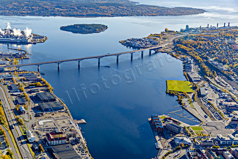 aerial photo, aerial photo, aerial photos, aerial photos, autumn, bridge, drone aerial, drönarfoto, Medelpad, städer, Sundsvall, Sundsvallsbron, Sundsvallsfjärden